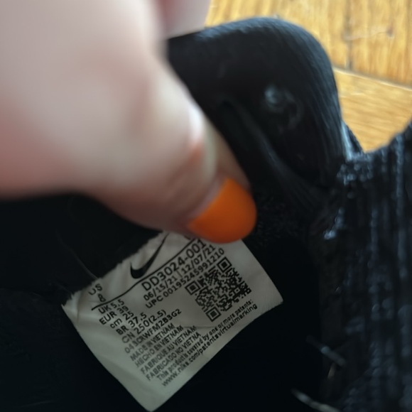 Nike Flyknit Shoes - Picture 8 of 8